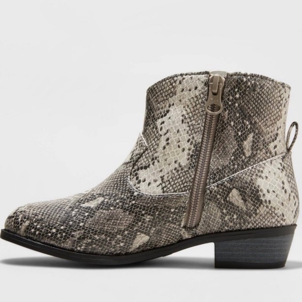 🖤Cat & Jack Snakeskin Booties Size 4 - Picture 2 of 7